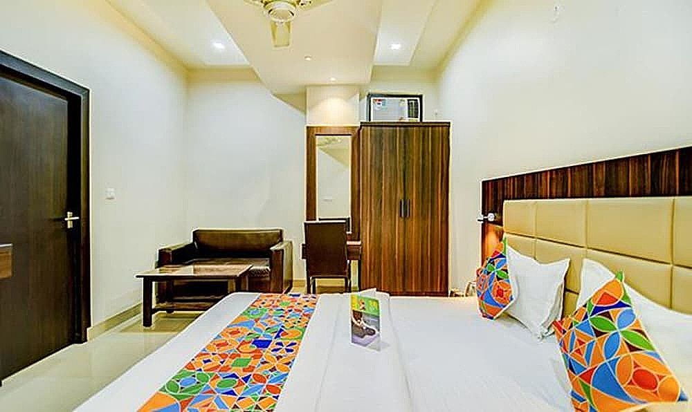 Fabhotel Solitaire Inn Deluxe Room 2