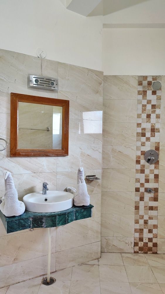 Hotel Neelgiri Deluxe Room 10