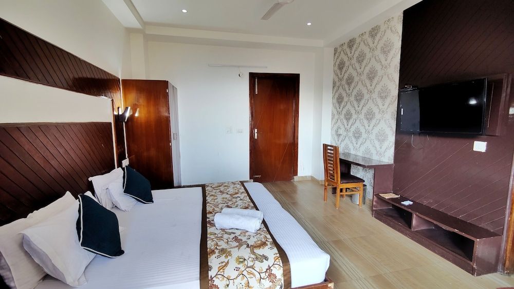 Hotel Neelgiri Deluxe Room 14