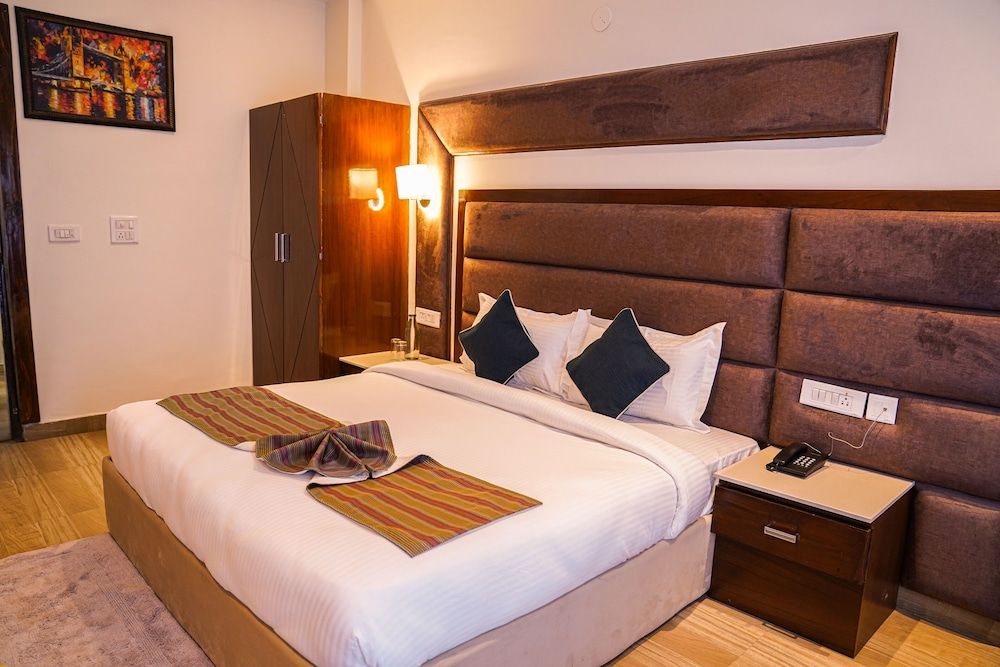 Montrose 11 Boutique Deluxe Room 9