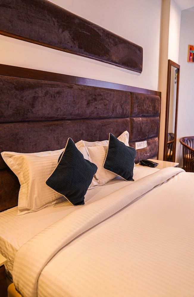 Montrose 11 Boutique Deluxe Room 7