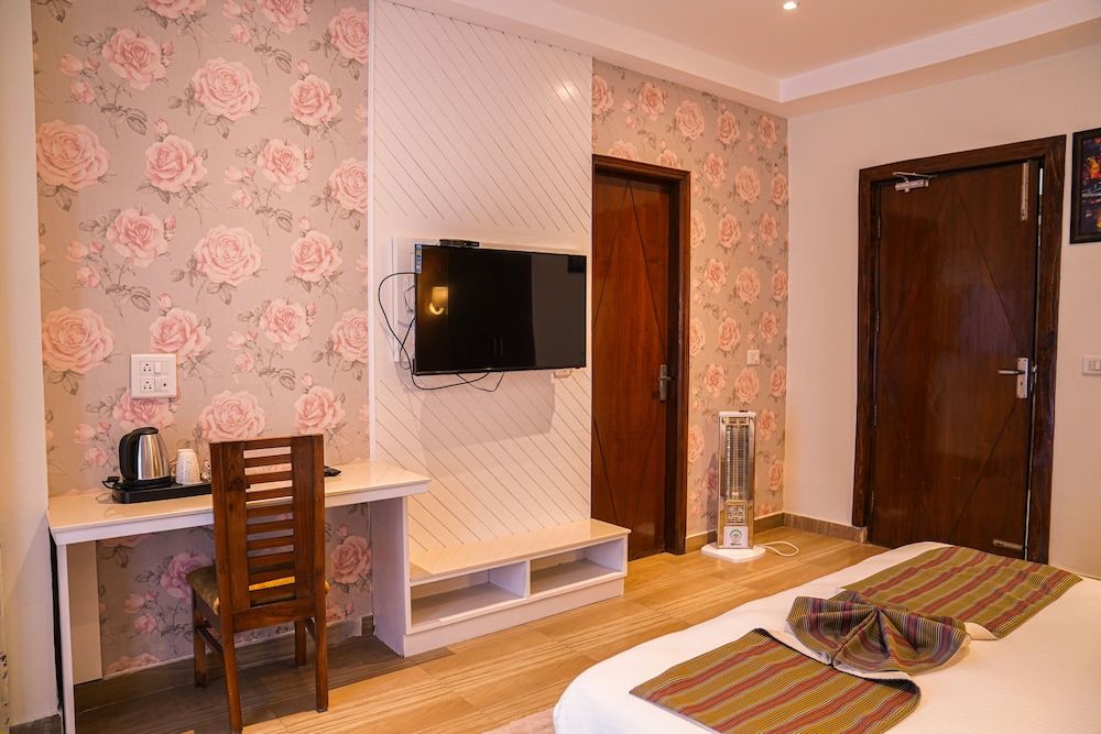 Montrose 11 Boutique Deluxe Room 17