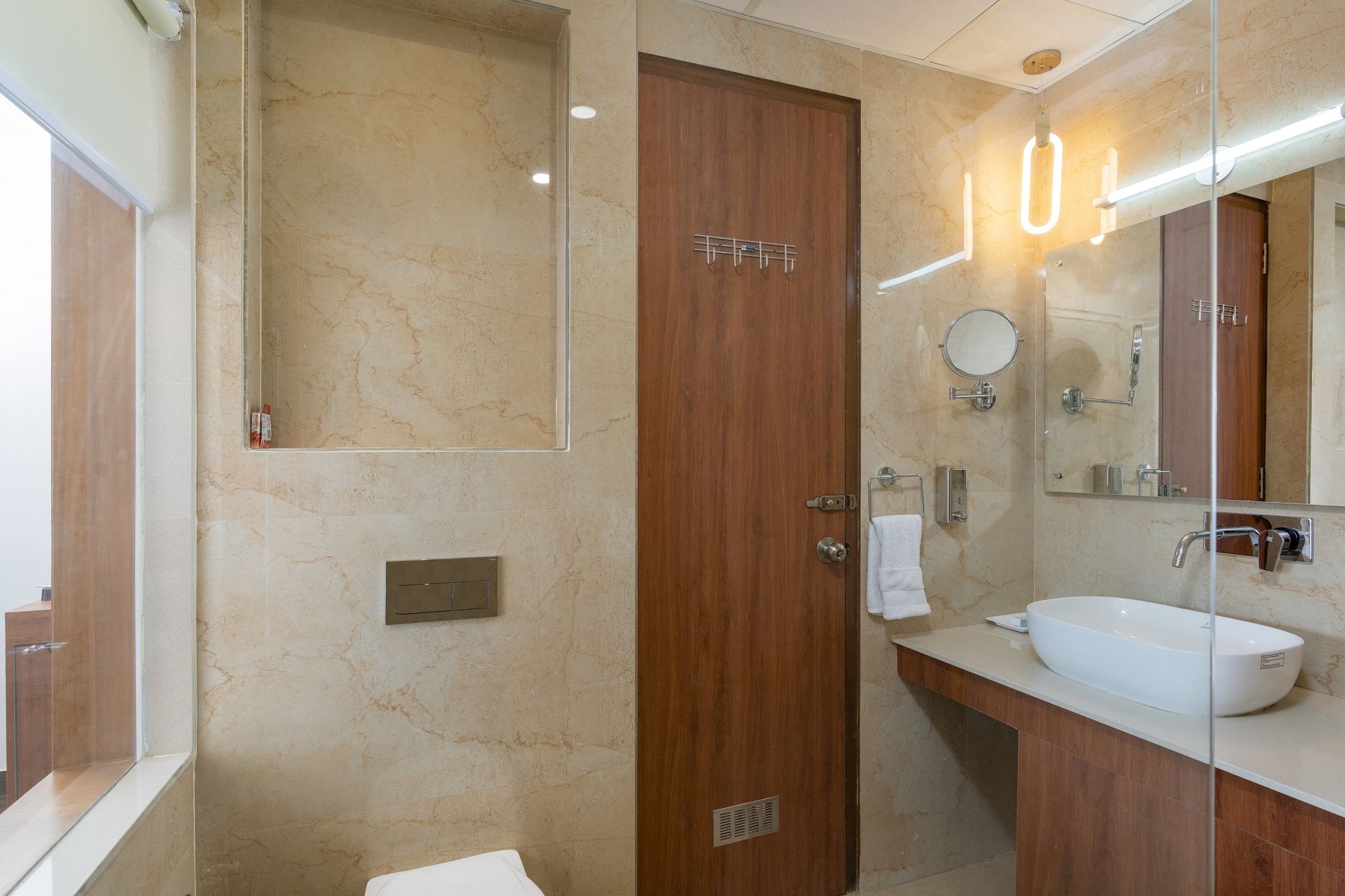 Hotel The Chabal Kasauli Super Deluxe Room With Balcony (No View) 6