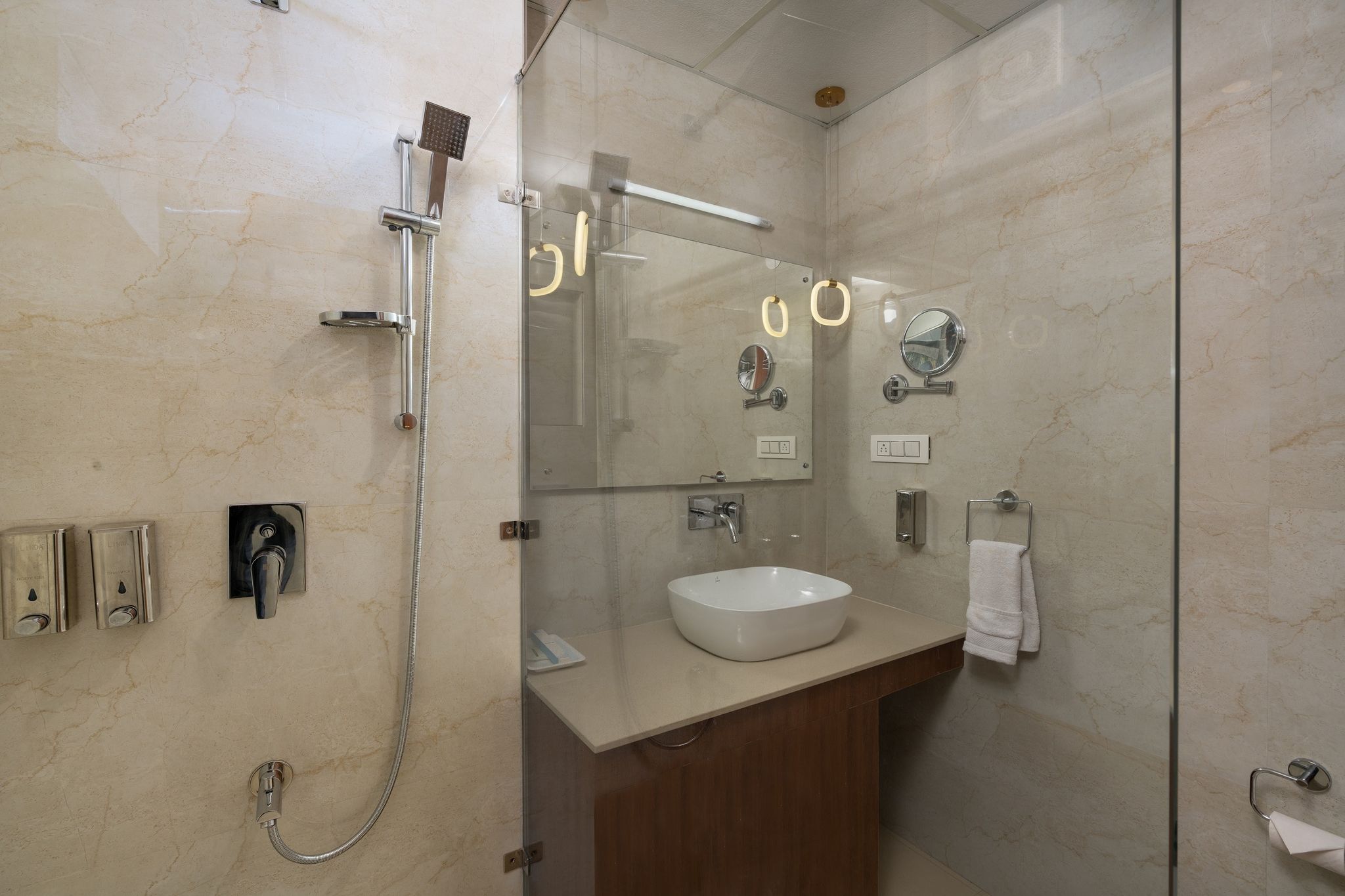 Hotel The Chabal Kasauli Super Deluxe Room With Balcony (No View) 4