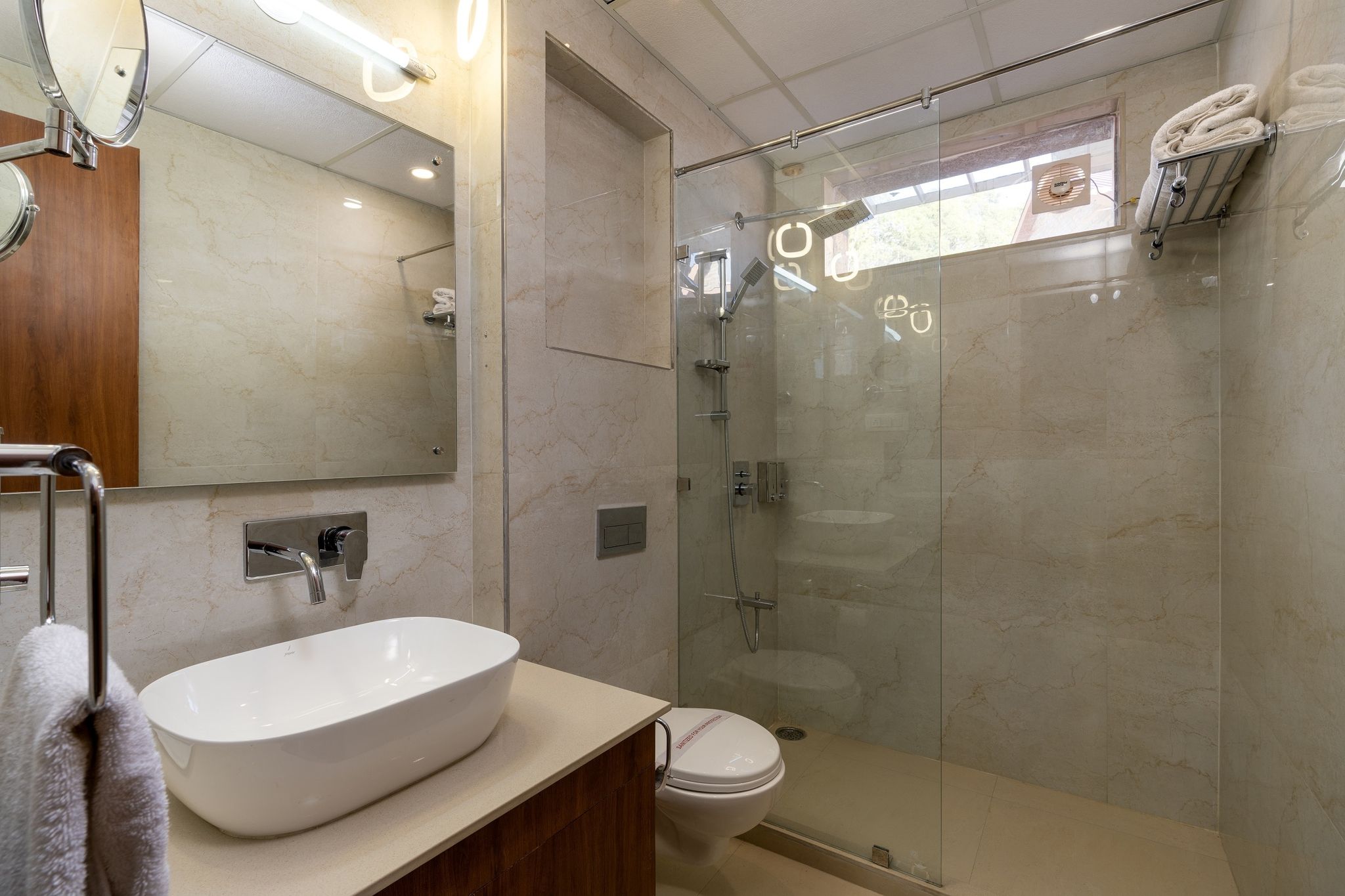 Hotel The Chabal Kasauli Super Deluxe Room With Balcony (No View) 5