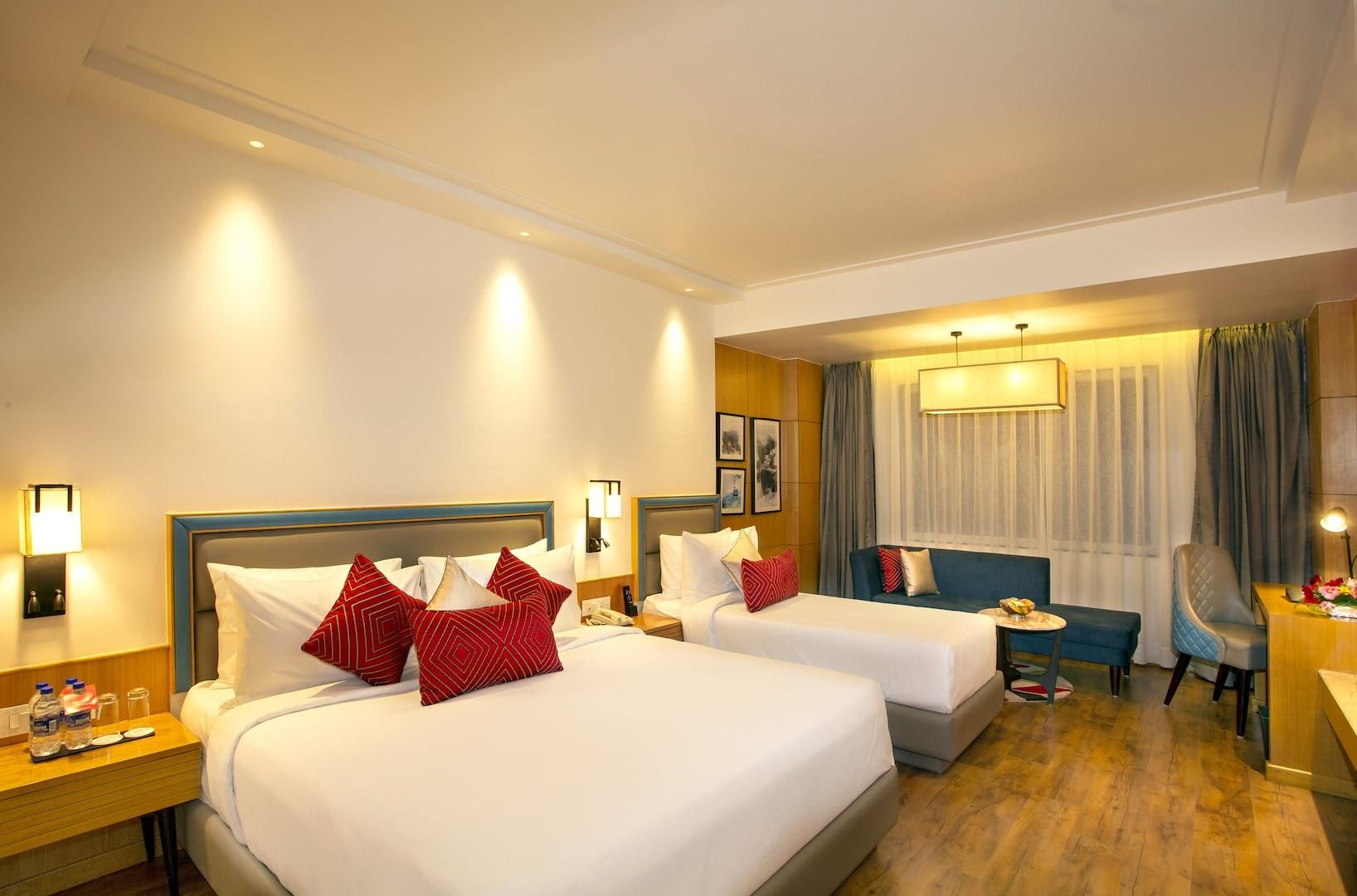 Ramada by Wyndham Katra Station Road 1 King Bed, Non-Smoking 3