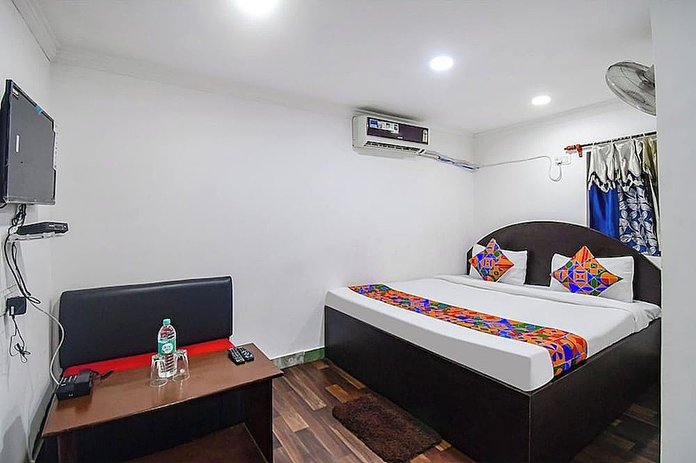 Goroomgo Royal Oak Sector 4 Kolkata Deluxe Double Room, City View 8