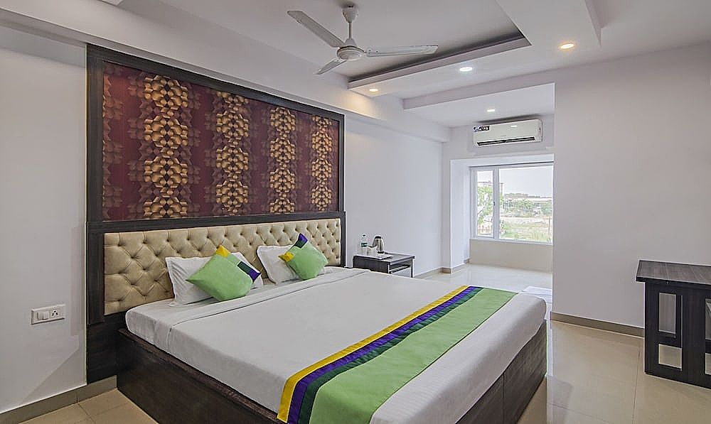 Treebo The Platinum Studio 50 Deluxe Double Room