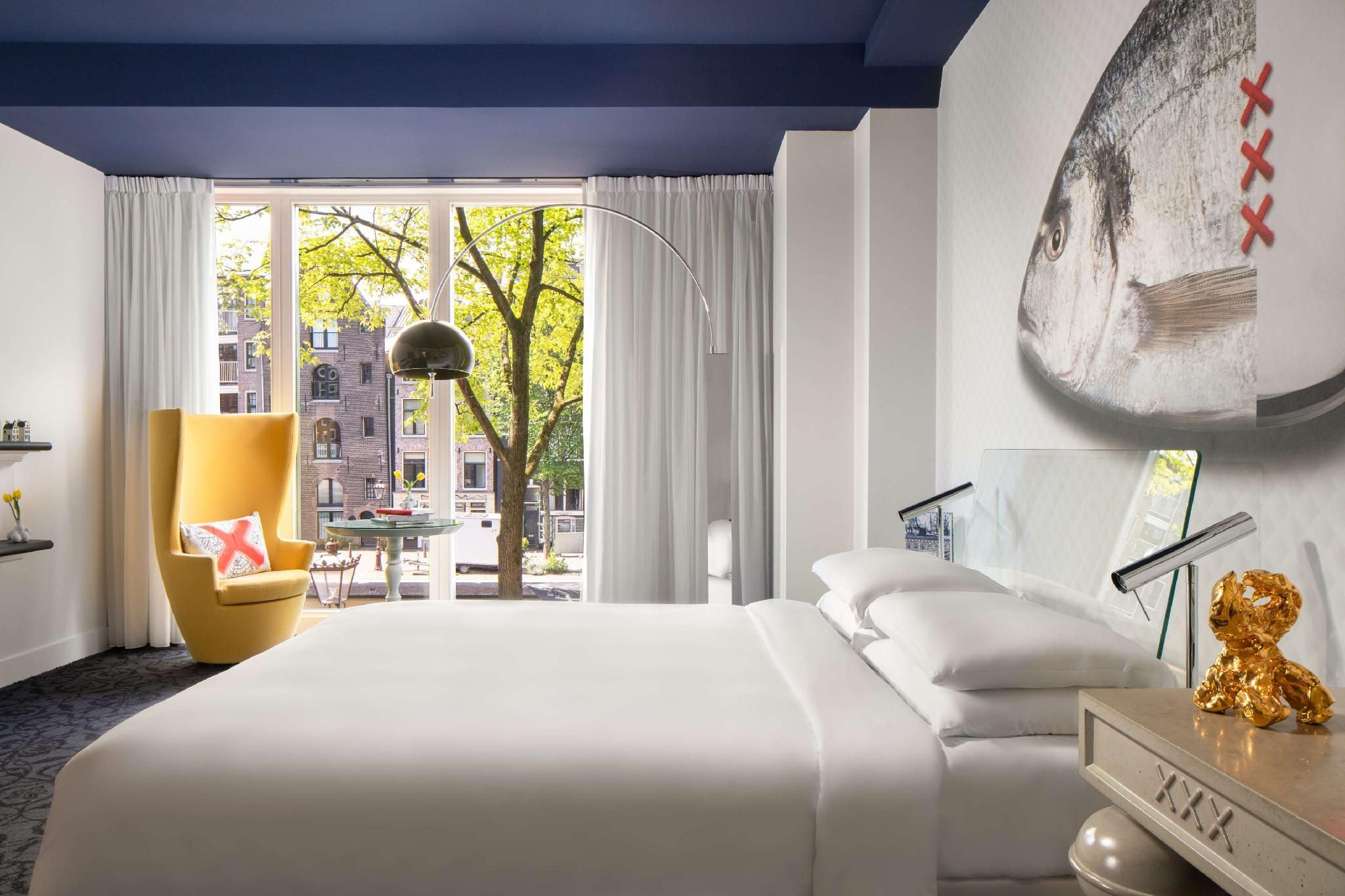 1 King Bed Canal View