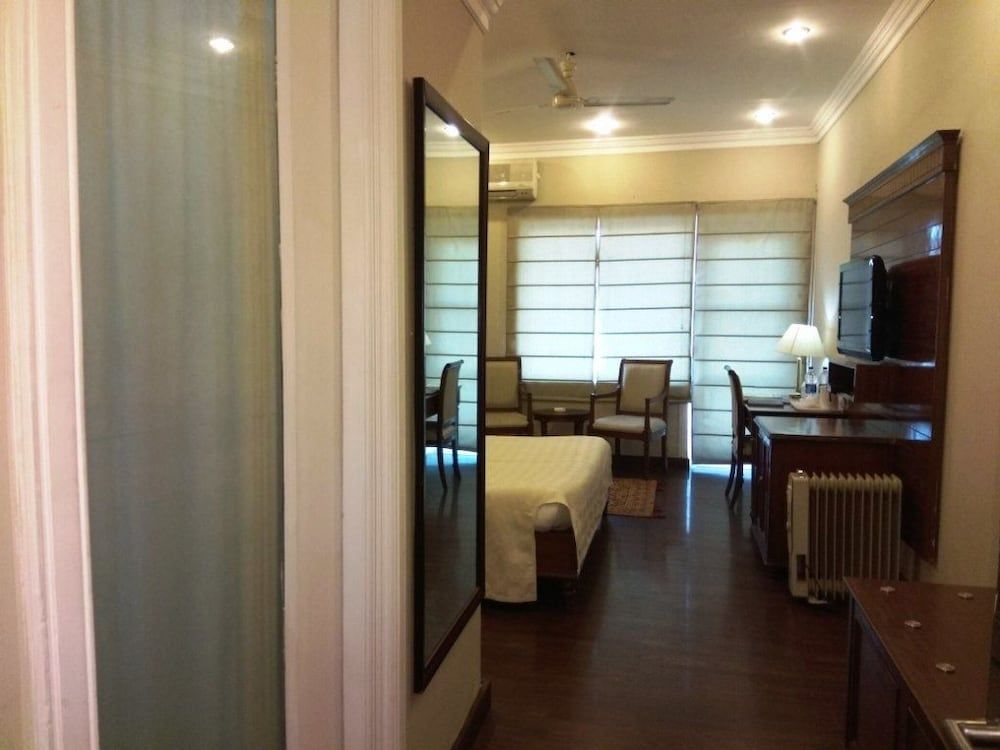 Deluxe Room, 1 King Bed, Valley View