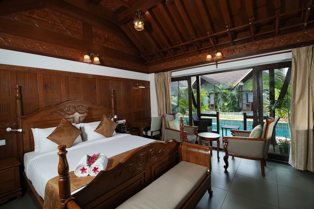 Luxury Room, 1 King Bed, Pool View, Poolside