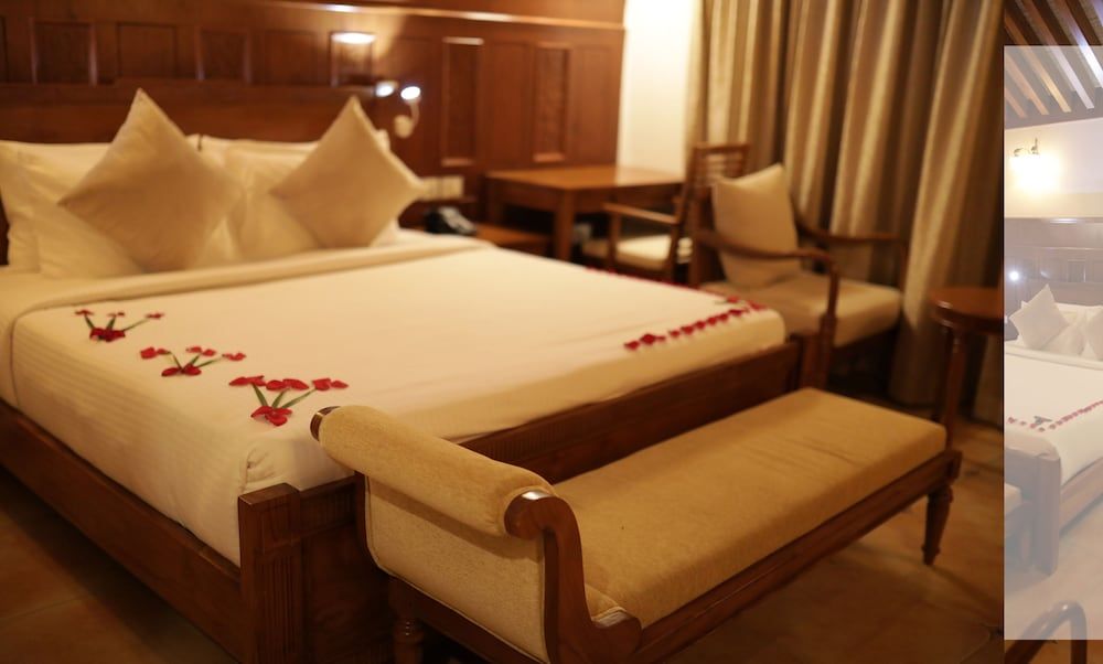 Superior Room, 1 King Bed, Garden View, Garden Area