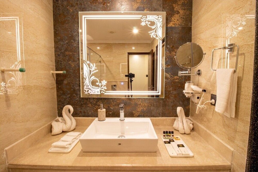 Mentokling Residency Ladakh Deluxe Room 8