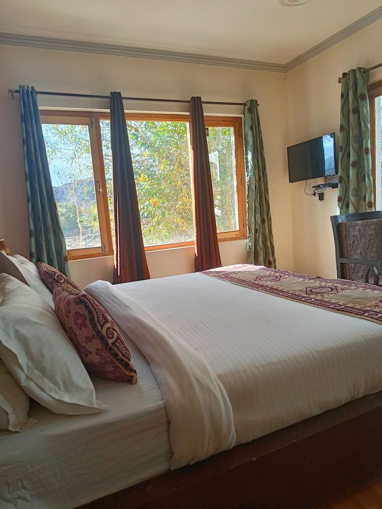 Munna Palace Superior Double Room 5