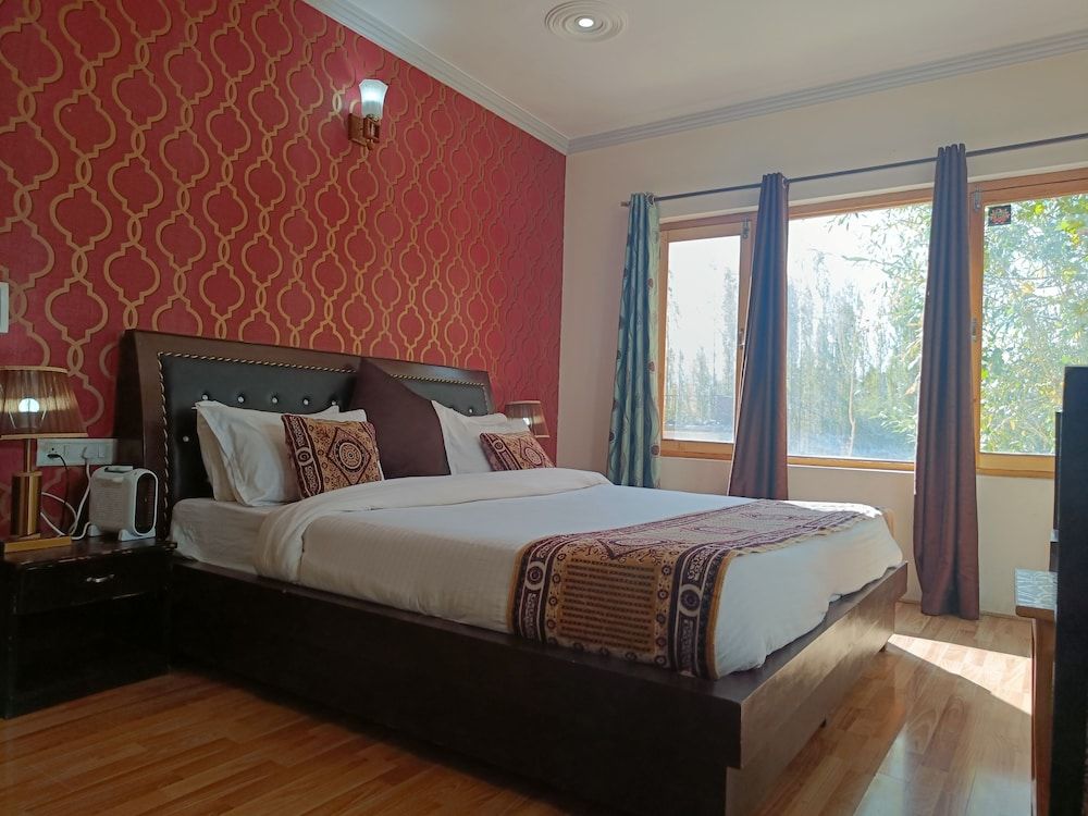 Munna Palace Superior Double Room 7