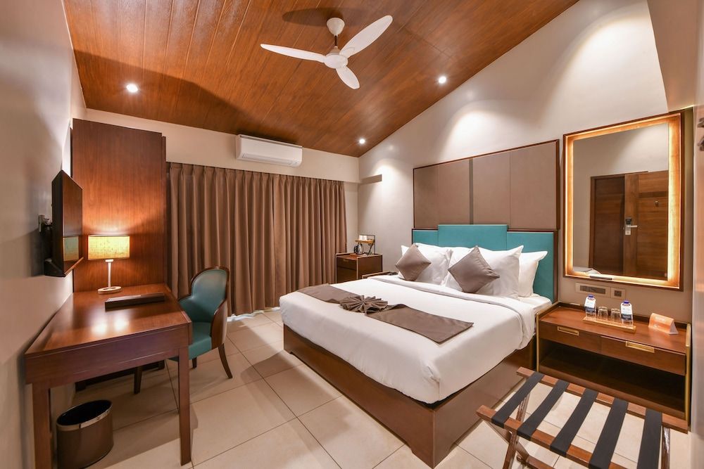 Arova Woods Zinc Journey By The Fern, Lonavala DeluxZ Room
