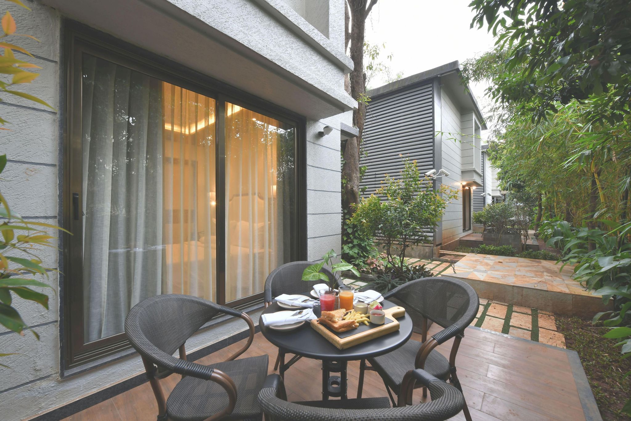 Food & Dining