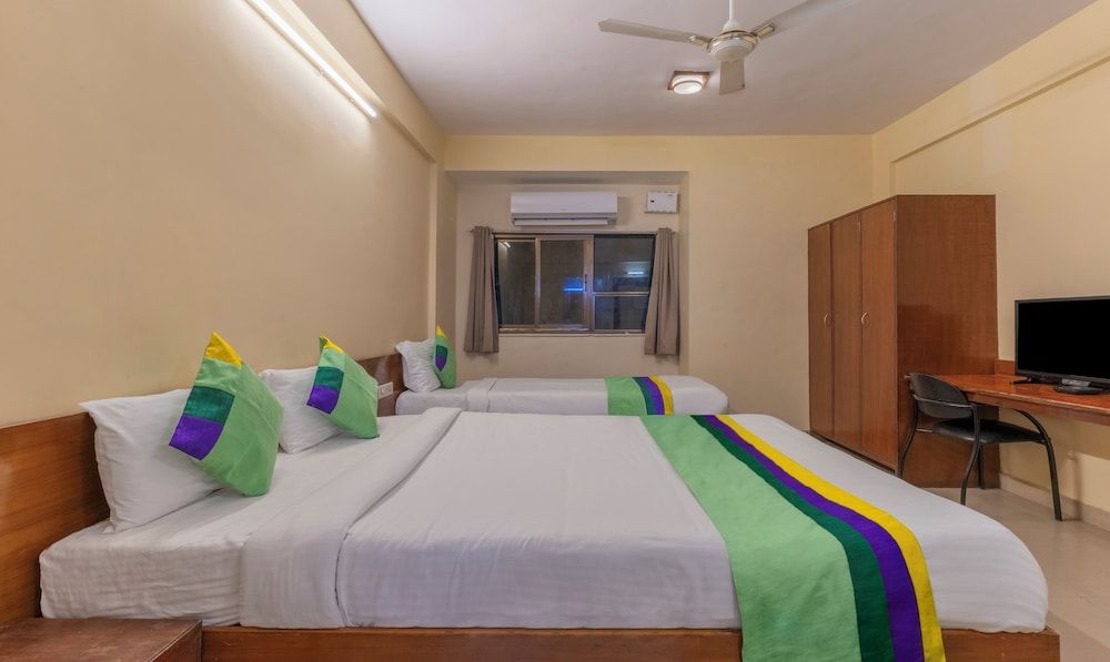 Treebo Trend Yash Residency Deluxe Double Room 5