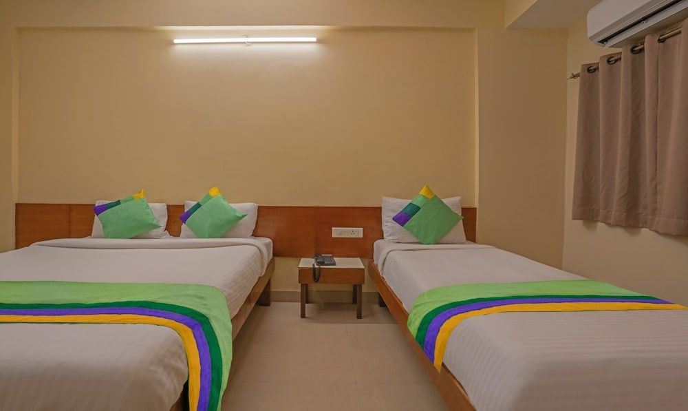 Treebo Trend Yash Residency Deluxe Double Room 2