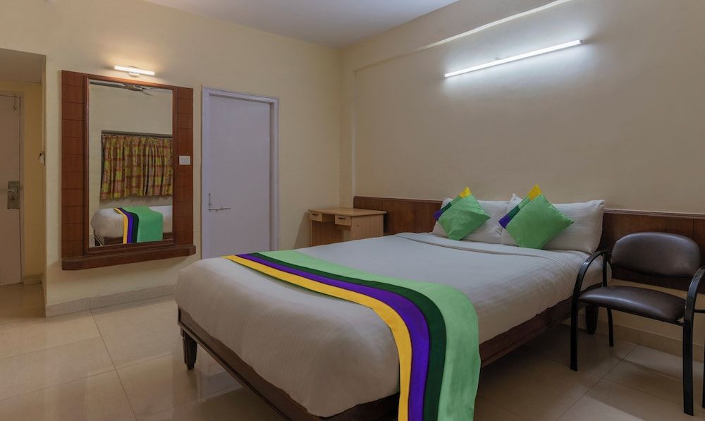 Treebo Trend Yash Residency Deluxe Double Room 8