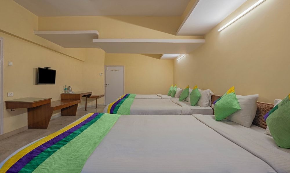 Treebo Trend Yash Residency Premium Double Room 4