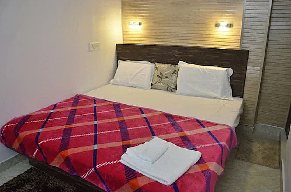 Goroomgo Sumintra Lucknow Deluxe Double Room, City View 6