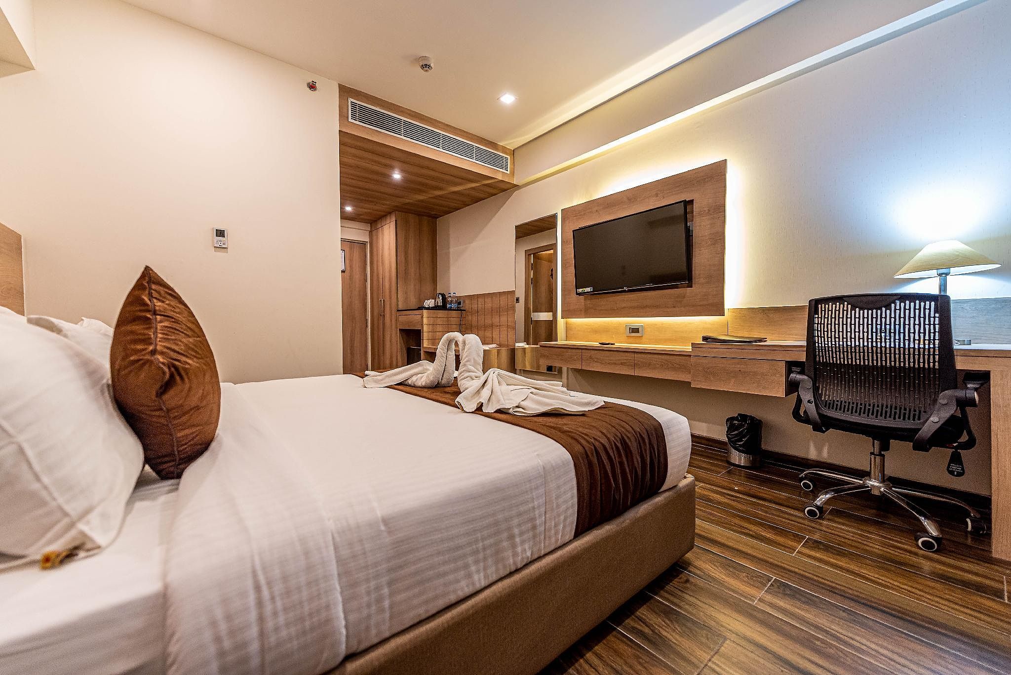 The Elite Lucknow Convention Hotel Executive Room 2