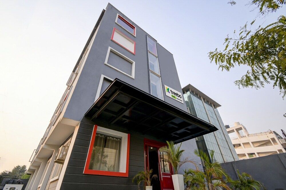 undefined Treebo Trend Banana Boutique Patrakarpuram 6