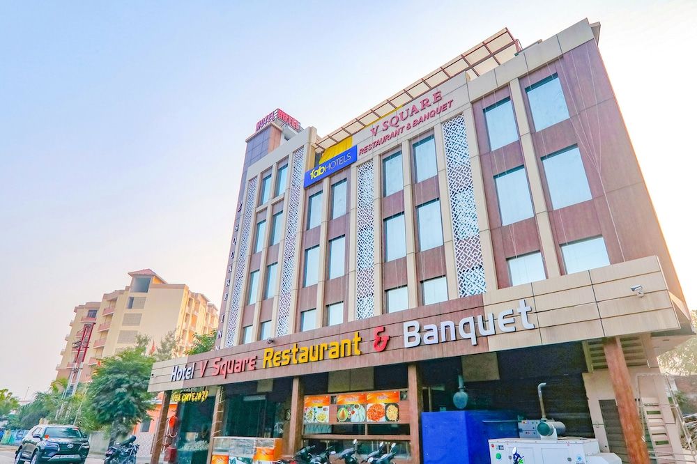 undefined Fabhotel V Square 3