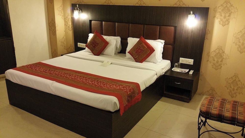 Hotel The Taksonz (opposite railway station Ludhiana) Standard Room