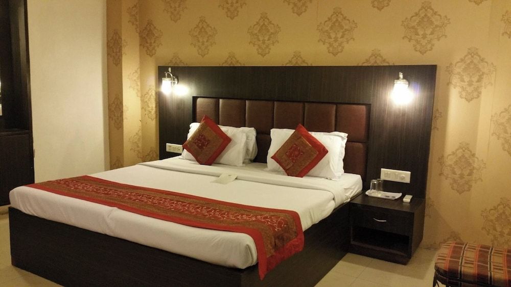 Hotel The Taksonz (opposite railway station Ludhiana) Standard Room 5
