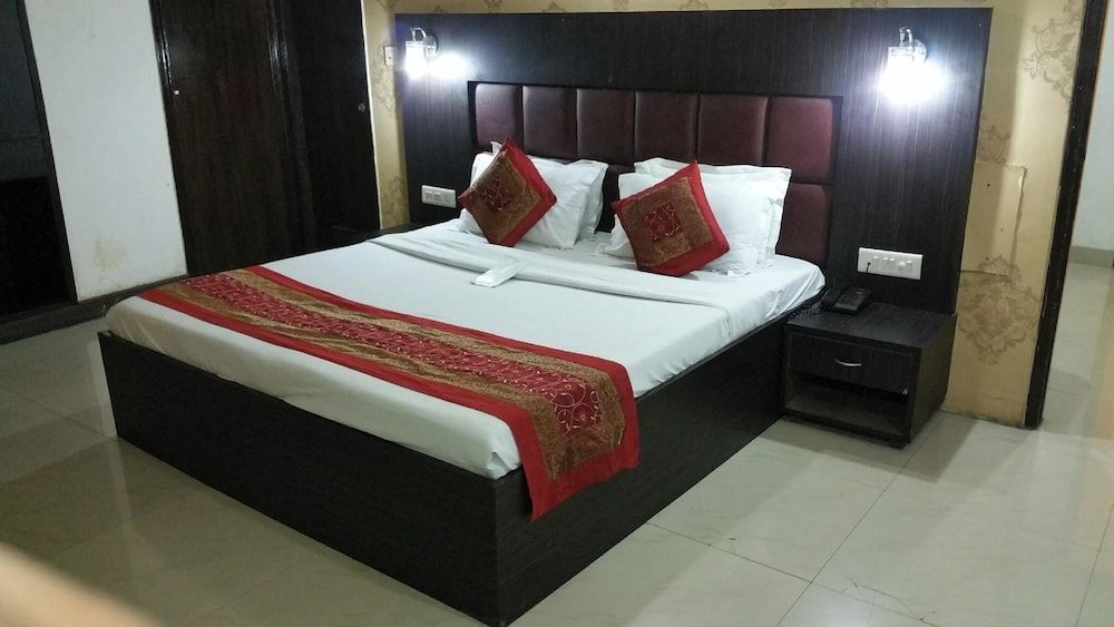 Hotel The Taksonz (opposite railway station Ludhiana) Standard Room 3
