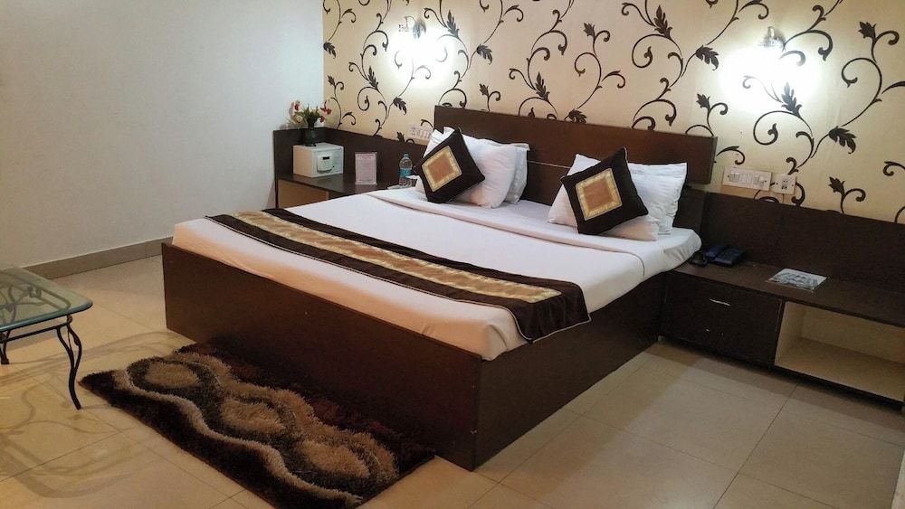 Hotel The Taksonz (opposite railway station Ludhiana) Standard Room 4