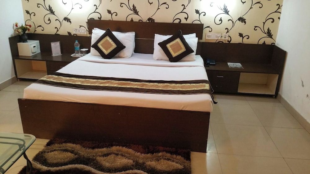 Hotel The Taksonz (opposite railway station Ludhiana) Standard Room 2