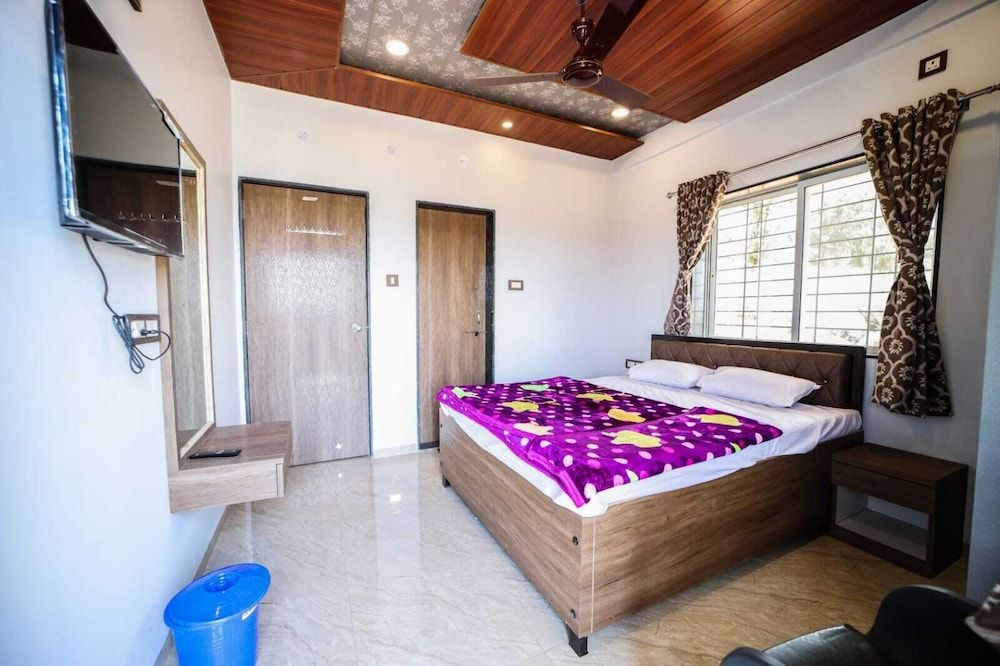 Royal Palace Panchgani Standard Room 5