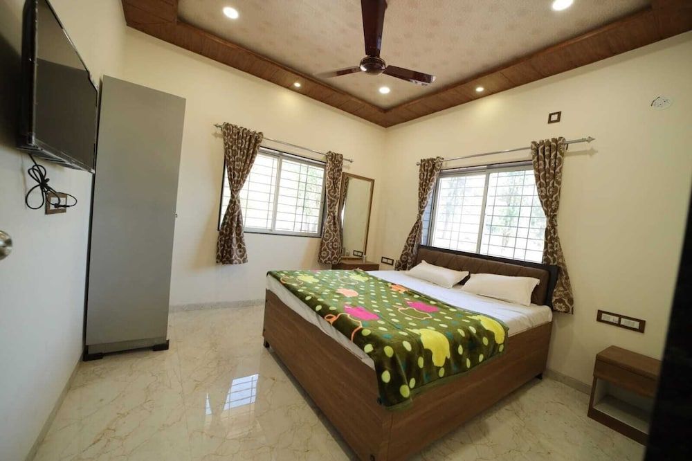 Royal Palace Panchgani Standard Room 2