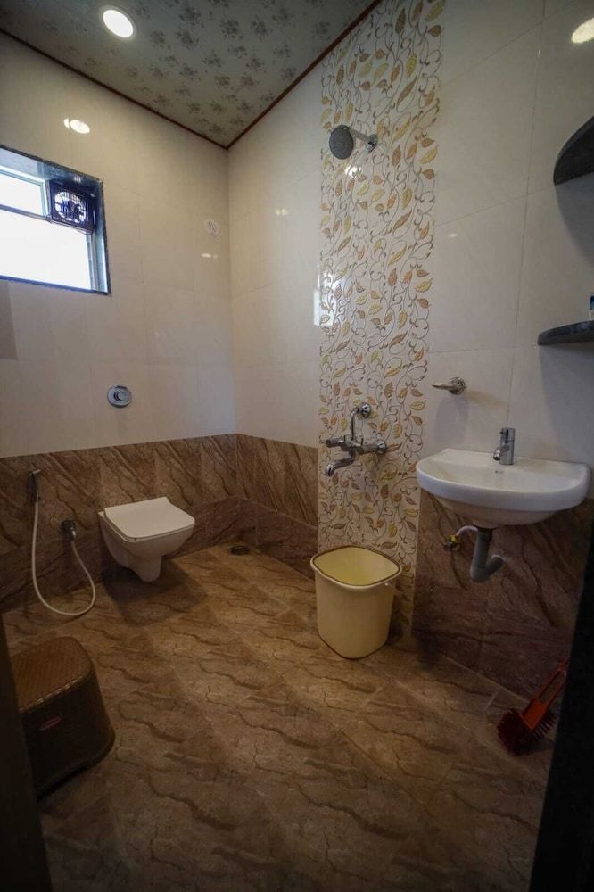 Royal Palace Panchgani Standard Room 4