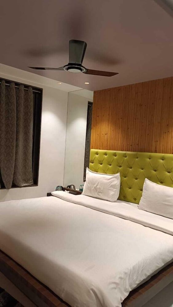 Arc Valleys Superior Room 4