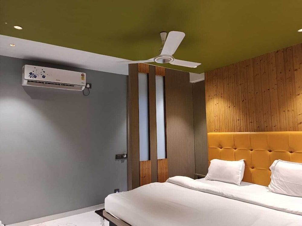 Arc Valleys Superior Room 2