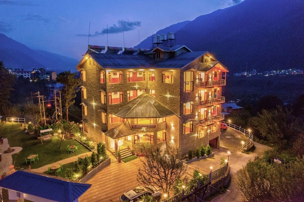 Snow City's Montana Blues Resort Manali - Heated & Air-Cooled Stay