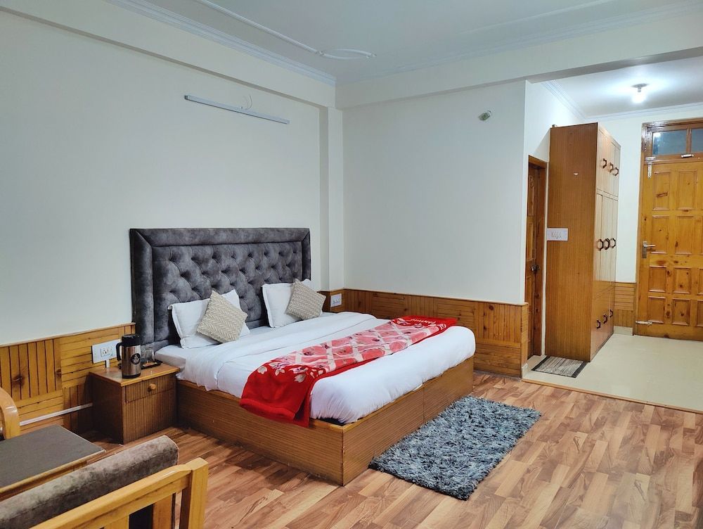 Celebriti by Aransh Group Standard Room