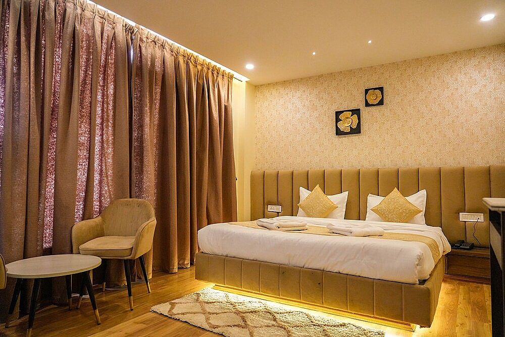 undefined Hotel Loop Inn 5