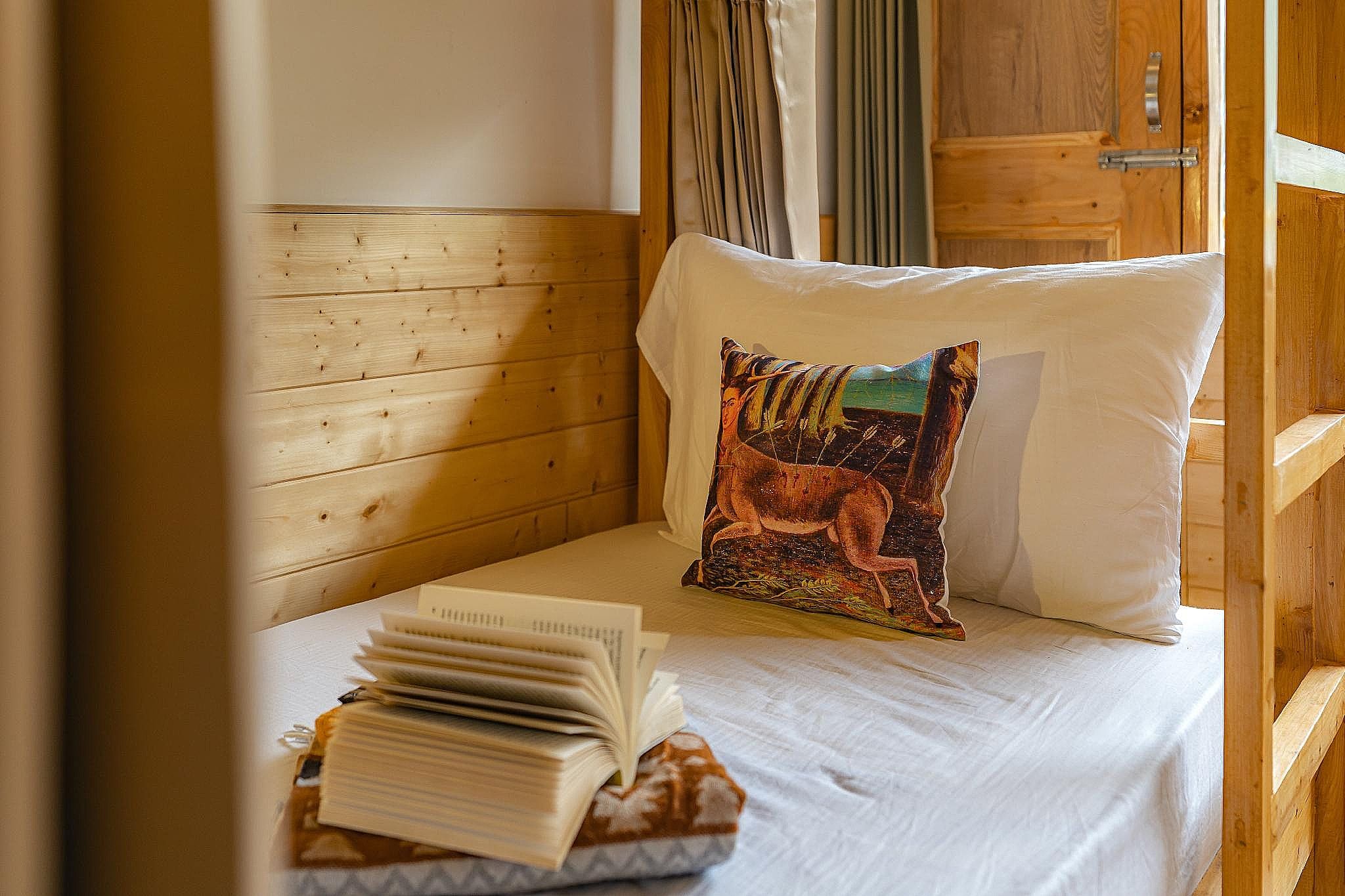 Bed in 6 Bed Mixed Dormitory with Balcony