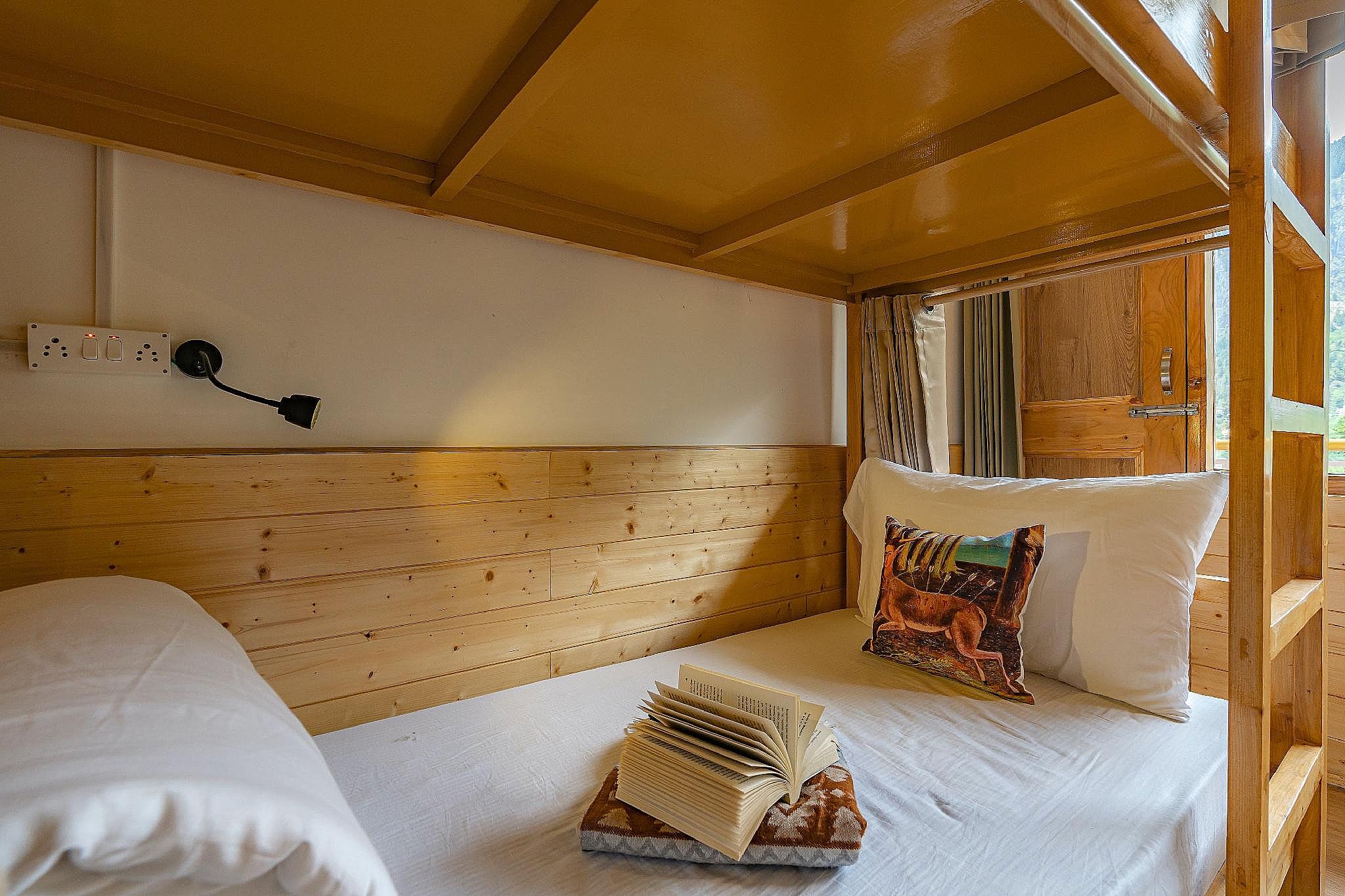 Bed in 6 Bed Mixed Dormitory with Balcony