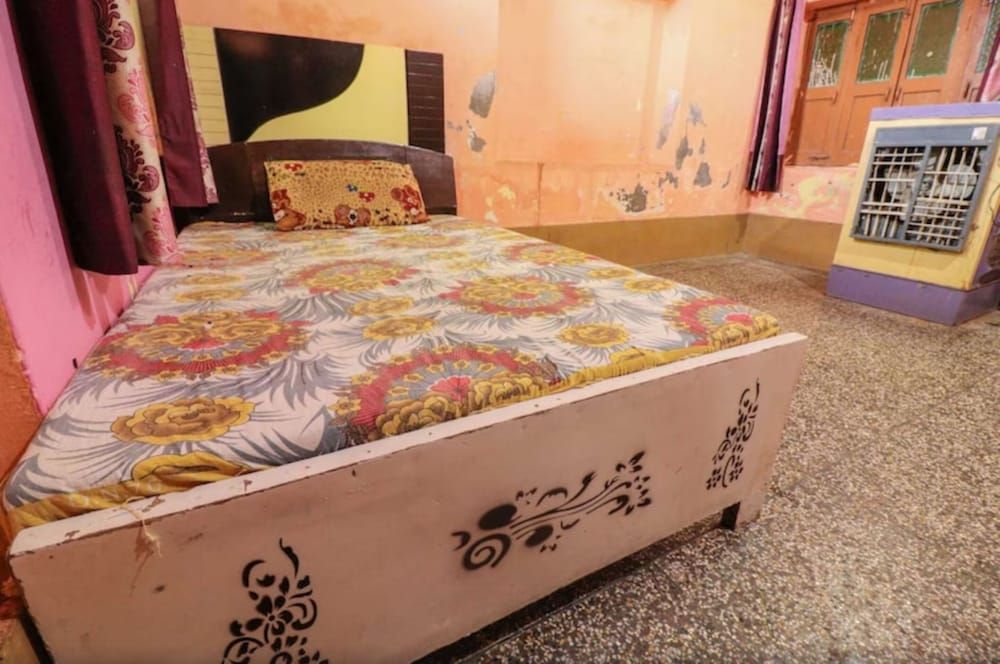 Goroomgo Laxmi Bhawan Mathura