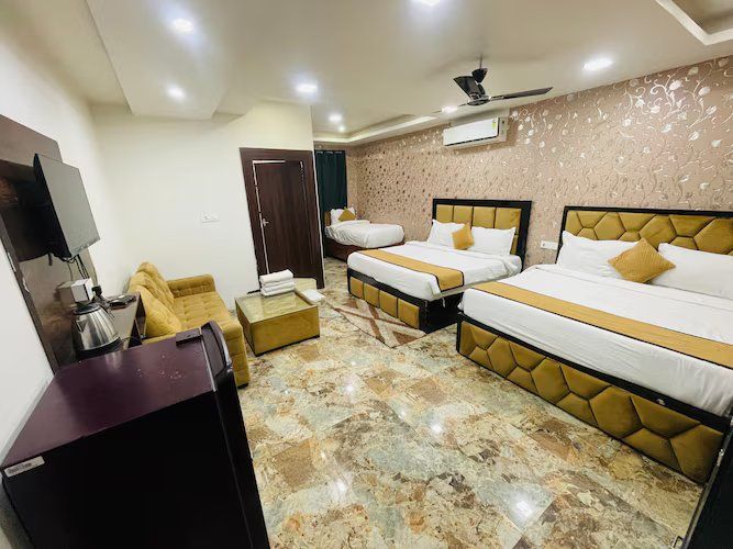 KING FAMILY SUITE (For five Guest)