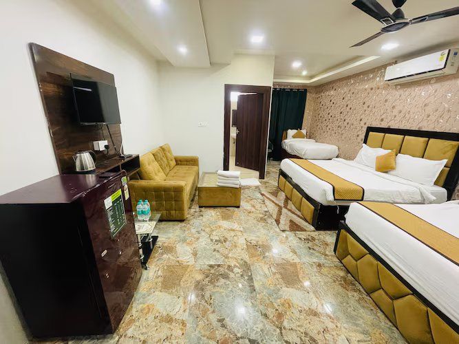 KING FAMILY SUITE (For five Guest)