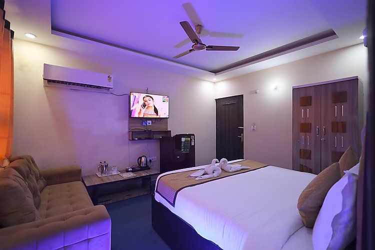 Tulsi Garden Vrindavan DELUXE ROOM - 1 DOUBLE BED 2