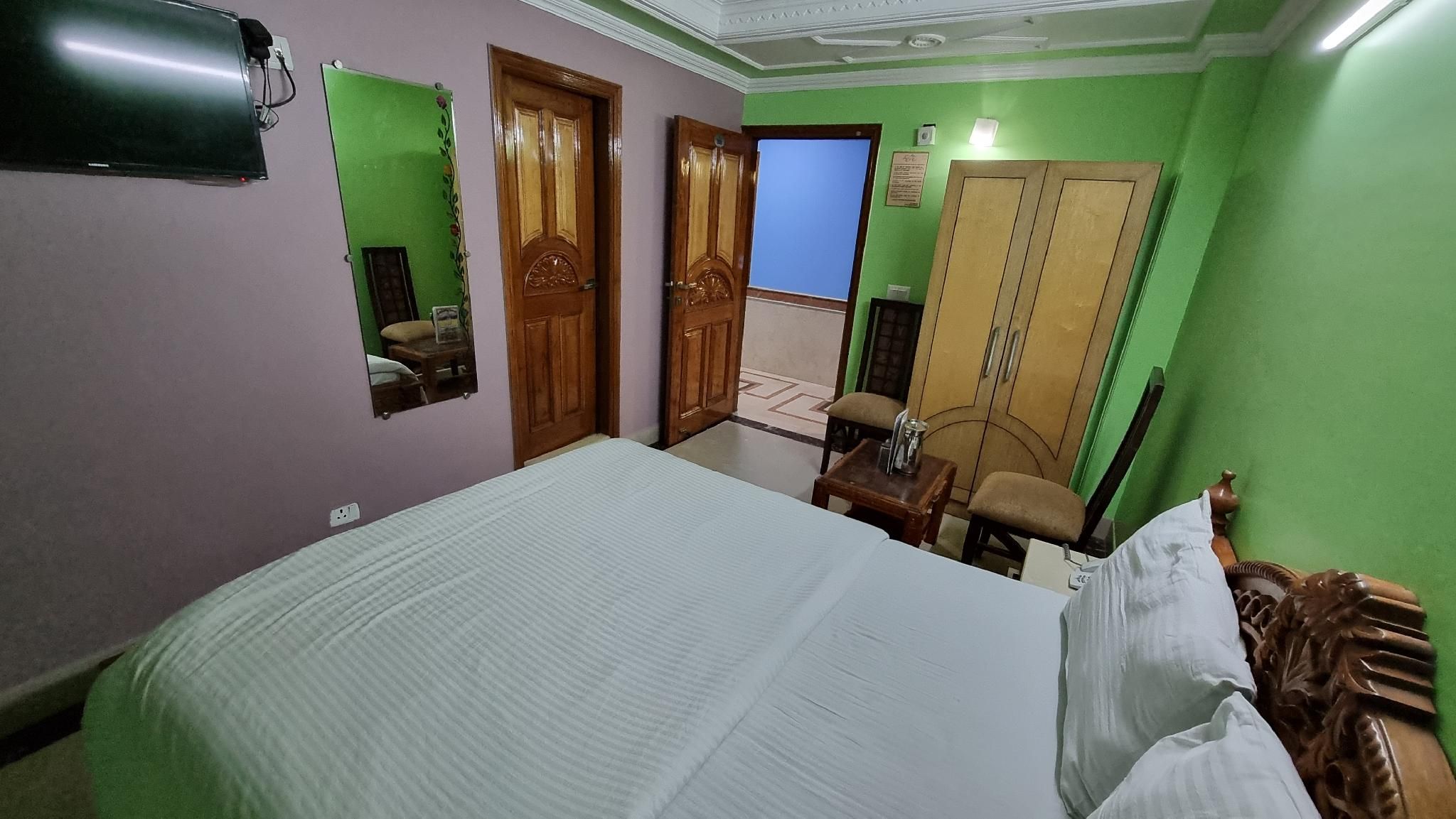 Semi Double Room