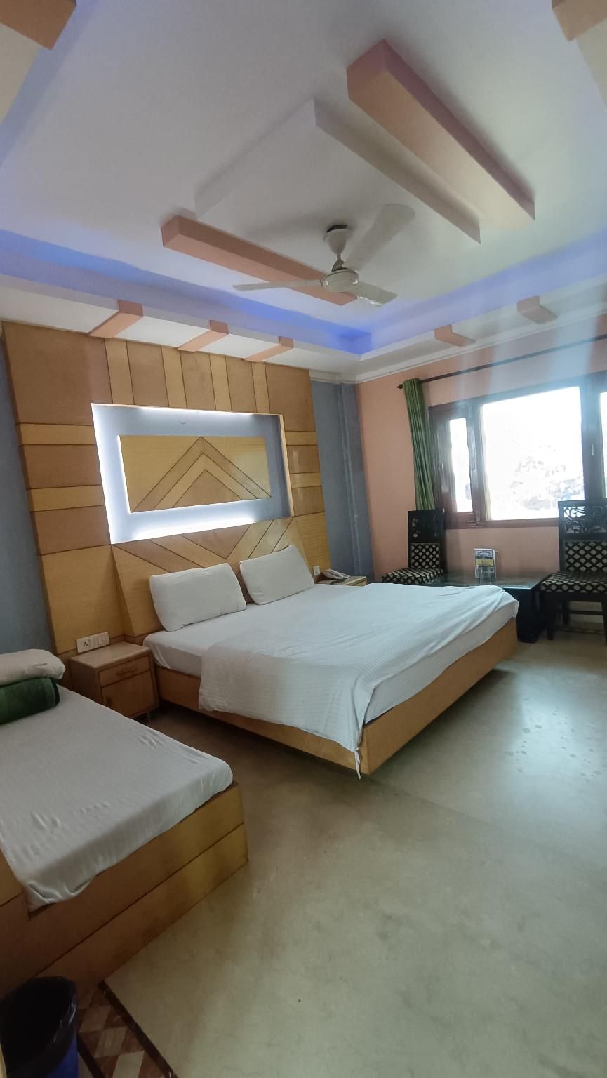Goroomgo Apsara Mussoorie Double Room 2